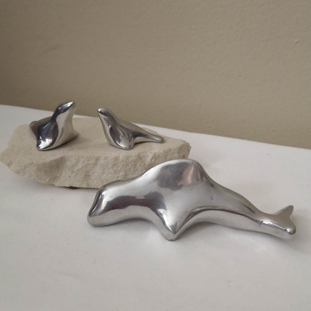 Lovely Set of 2 Hoselton Studio Sculptures Two Seals On Granite & Whale Dolphin